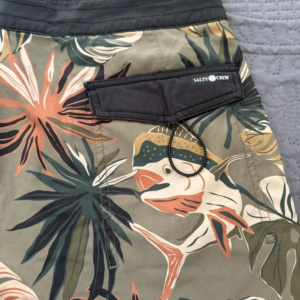 Salty Crew Boardshorts Size 34 Tropical Leaf Fish Print Swim Surf Trunks Vaca